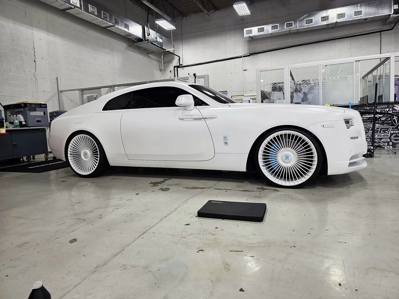 Lowered vehicle stance build at Big Shot Rides