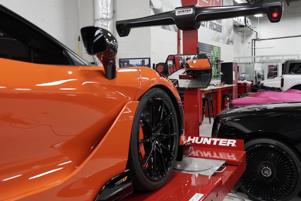 Hunter Hawkeye Elite camera column reading the wheel of a McLaren 720S at Big Shot Rides Coconut Creek